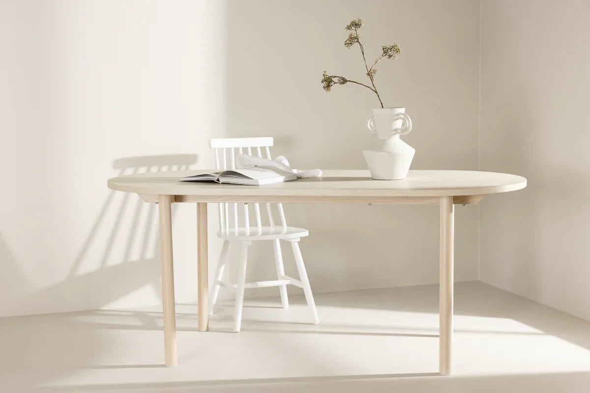 Venture Design Andy Matbord 180×90 – Ovalt Vitputsad MDF med Stålben