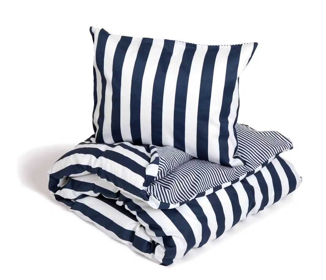 Bäddset Grebbestad Satin Marin 150x210 Kosta Linnewäfveri