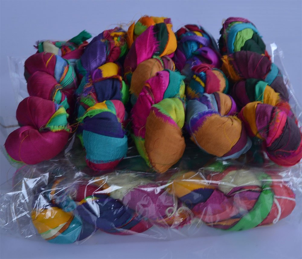 1 kg. Unikt handgjort - Recycled 100% Sari Silk Ribbon garn från Indien Multi