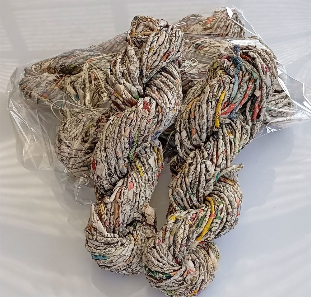 500 gram Unikt handgjort - Recycled 100% news paper garn från Indien
