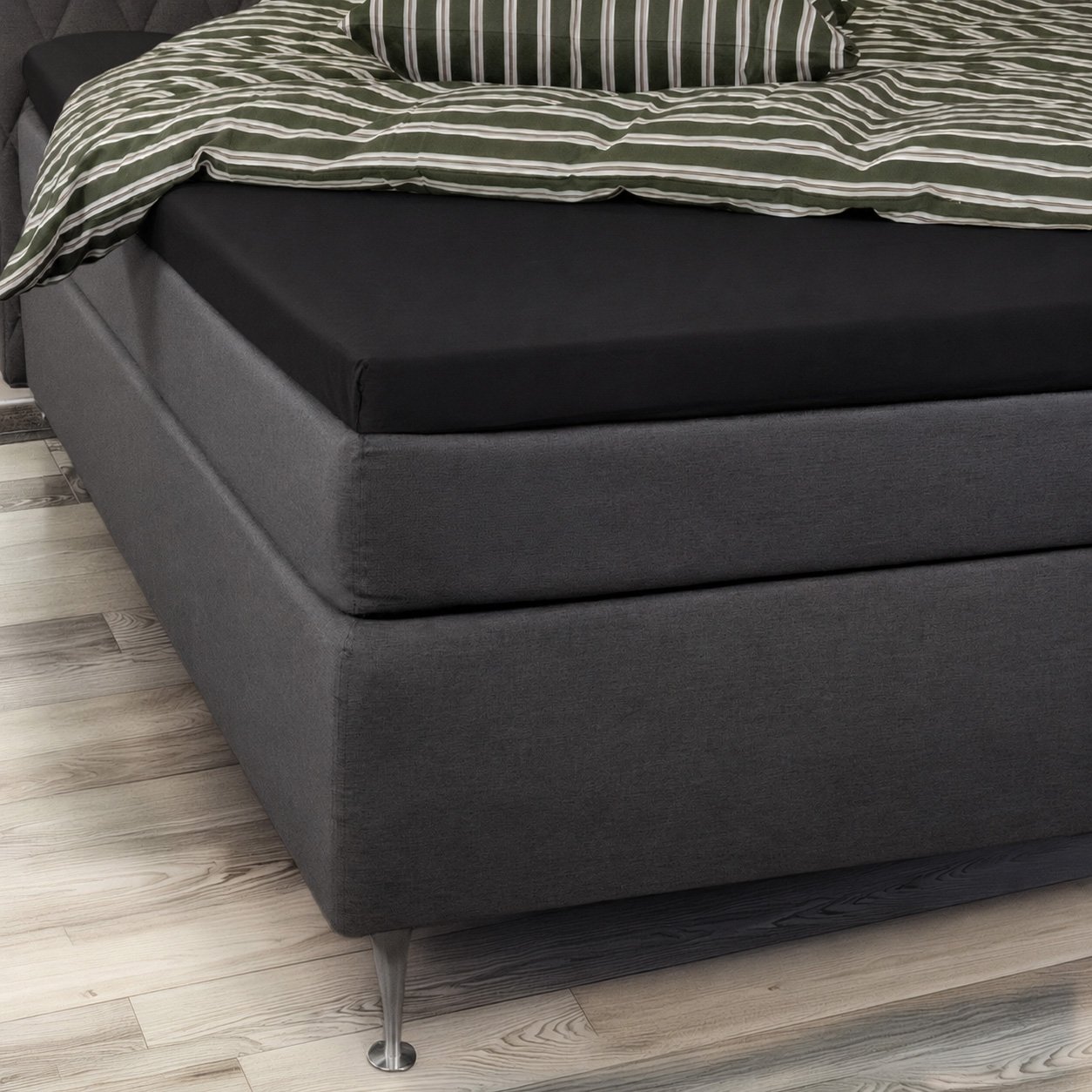 Overmadrasslaken 90x200 cm - 100% mjuk bomull - Höjd 8 cm - Svart lakan för bäddmadrass av Nordstrand Home