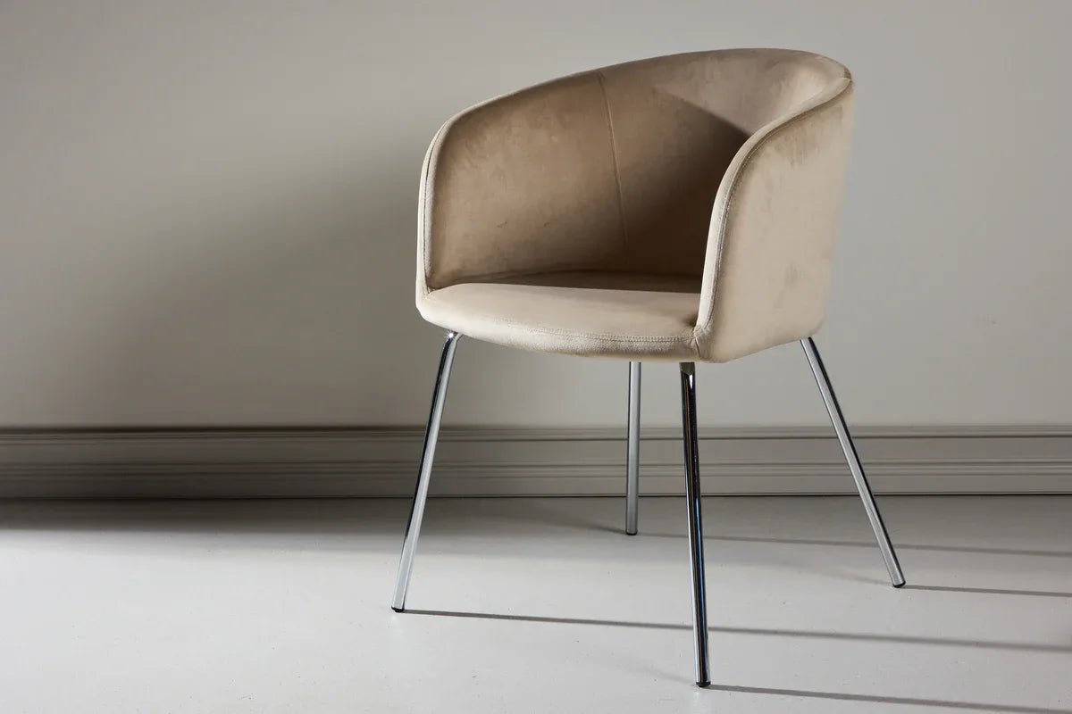 Venture Design Berit Matstol – Beige Sammet med Silverkromade Stålben
